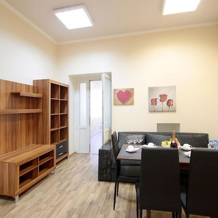 Deluxe Apartments 1326 Lviv Dış mekan fotoğraf